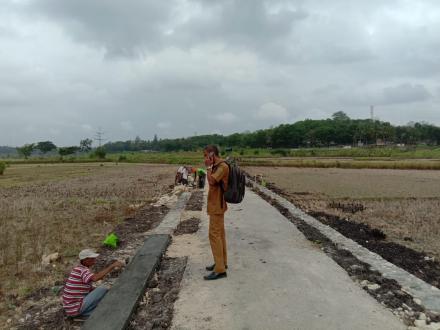 Pembangunan Talud Jalan Usaha Tani Kulon Gedongan