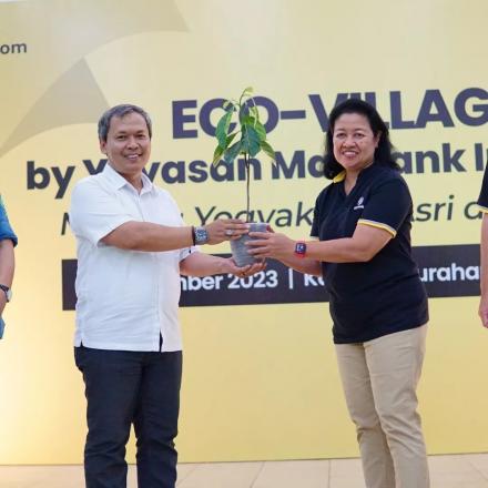 Penyerahan Secara Simbolis Program Eco Village dari Yayasan MayBank Indonesia