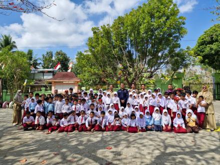 CEGAH NARKOBA MELALUI SOSIALISAI SEJAK DINI BERSAMA SATRESNARKOBA POLRES BANTUL DI SD N BANYURIPAN