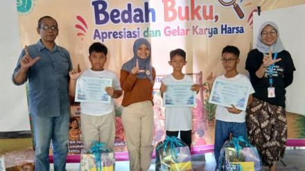 Bedah Buku, Apresiasi, dan Gelar Karya Harsa TBM Jita Kita